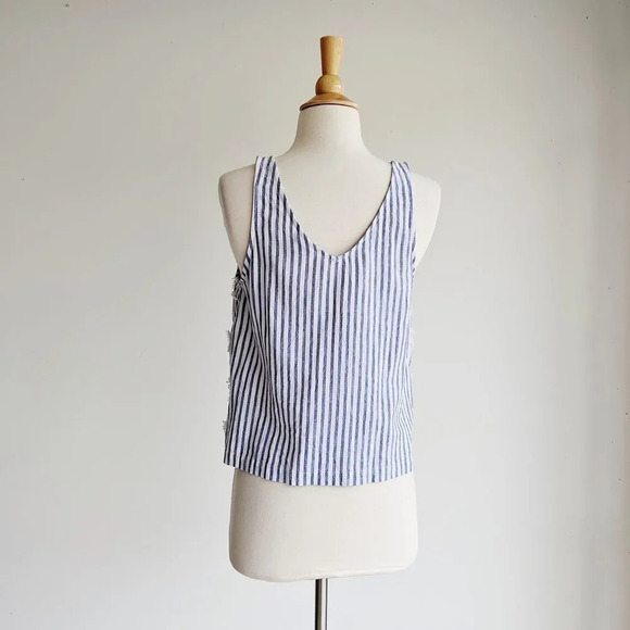 A NEW DAY | Blue and White Textured Sunburst Tank | S - Picture 4 of 5